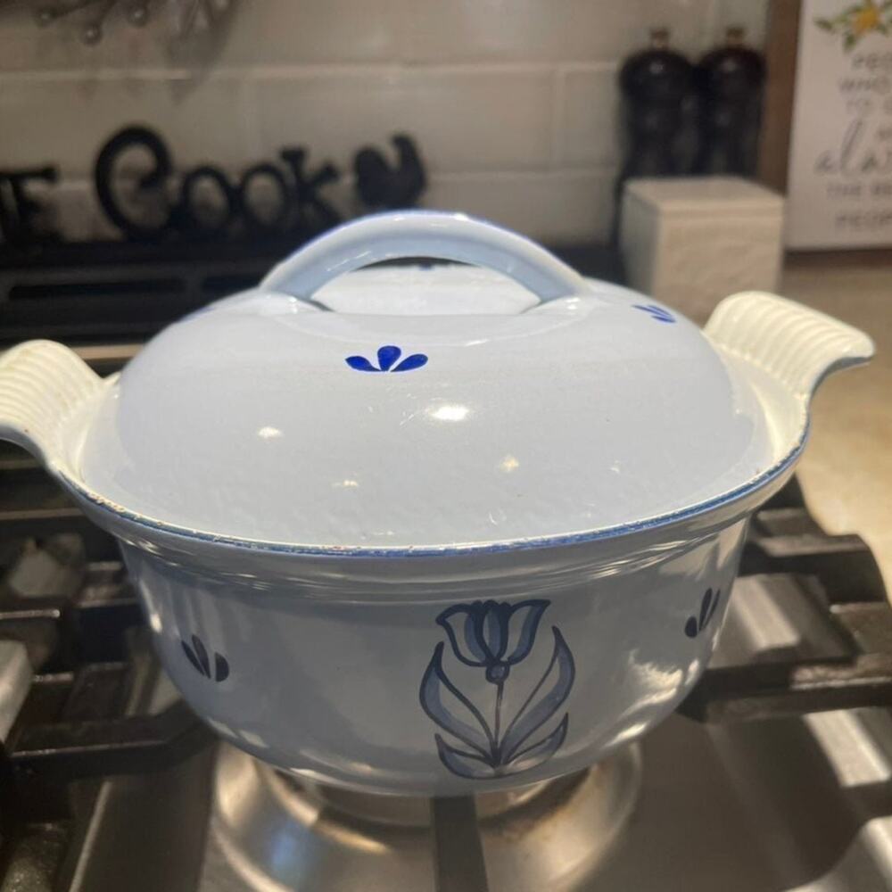 Vintage DRU cast iron dutch oven blue #18